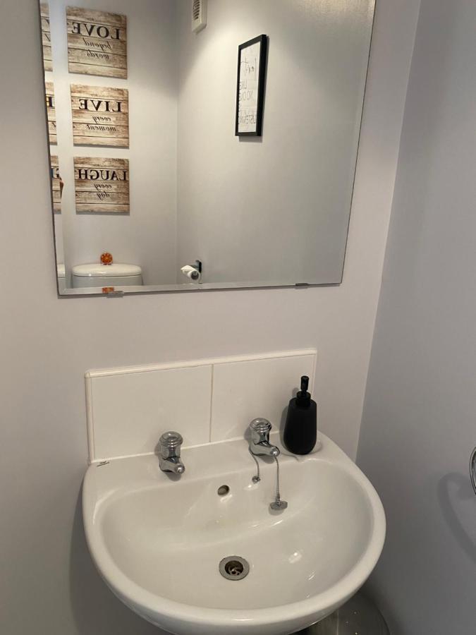فيلا Coventry City Centre Townhouse With Private Parking المظهر الخارجي الصورة